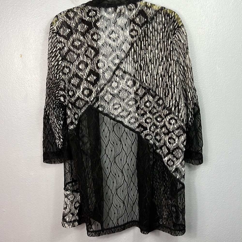Chico’s Travelers Collection Black & White Sheer Lace 3/4 Sleeve Kimono - Picture 7 of 8